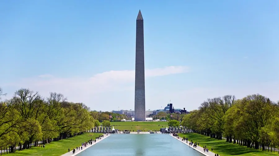La Reflecting Pool di Trump diventa una palude: il restauro si trasforma in flop