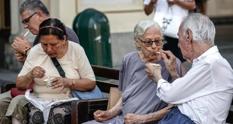 Invecchiare soli, il grido silenzioso dell’Italia della longevità