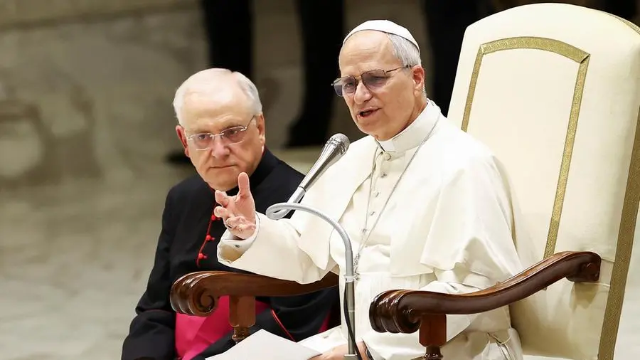Papa Leone: «Usiamo le parole, non le chiacchiere»