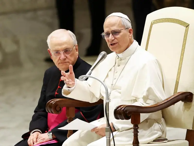 Papa Leone: «Usiamo le parole, non le chiacchiere»