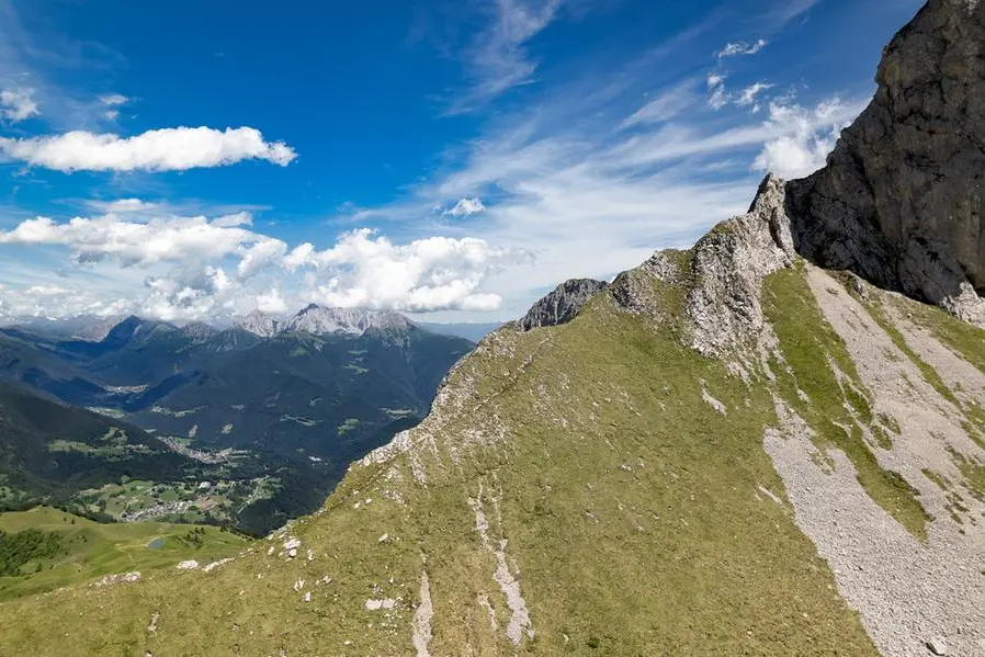 Paesaggio della Val di Scalve nella bergamasca durante la stagione estiva.