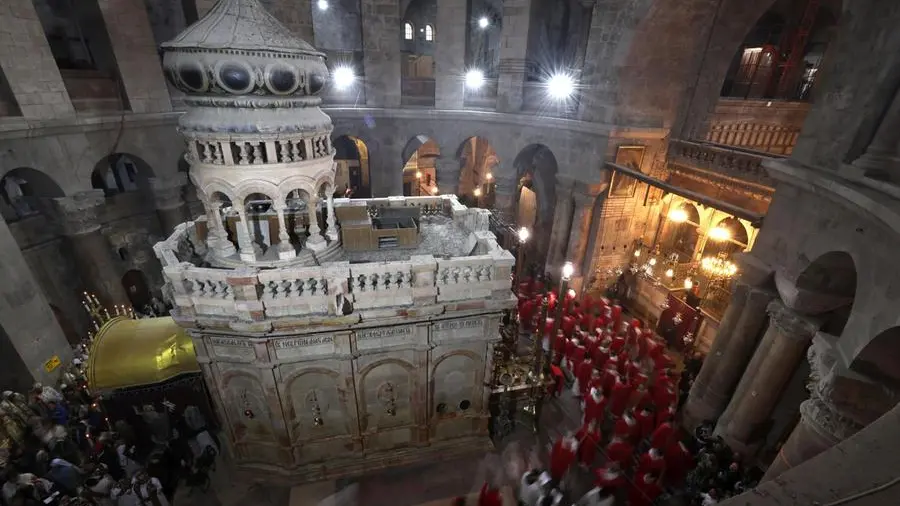 Confermate le celebrazioni pasquali al Santo Sepolcro (ma senza fedeli). Il Patriarcato: «Questioni risolte con Israele, trasmetteremo i riti online»
