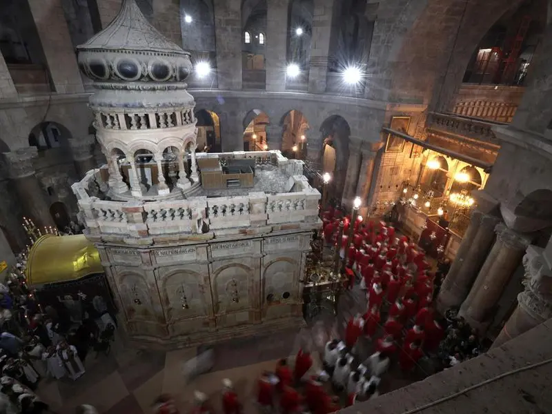 Confermate le celebrazioni pasquali al Santo Sepolcro (ma senza fedeli). Il Patriarcato: «Questioni risolte con Israele, trasmetteremo i riti online»