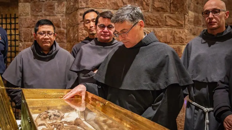 Al via l'ostensione delle ossa di san Francesco d'Assisi: attesi 400.000 pellegrini fino al 22 marzo