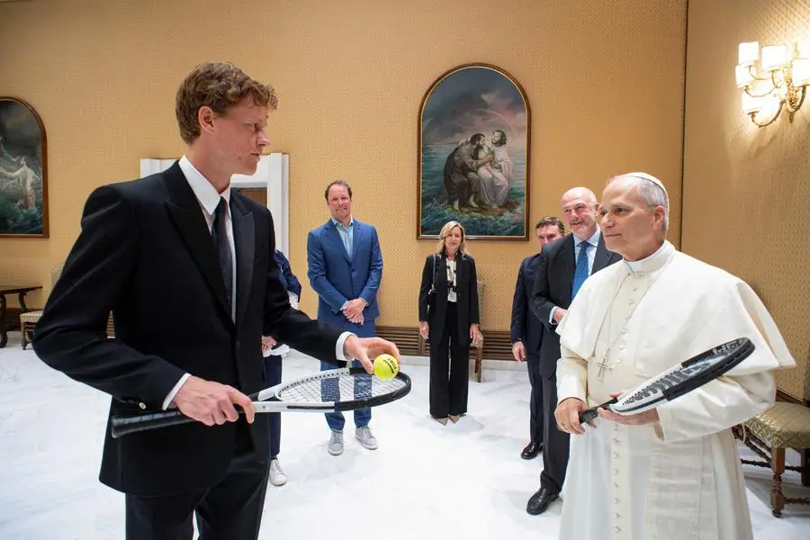 Italian tennis player Jannik Sinner meets Pope Leo XIV during a private audience at the Vatican, May 14, 2025. Vatican Media/Handout via REUTERS ATTENTION EDITORS - THIS IMAGE WAS PROVIDED BY A THIRD PARTY.