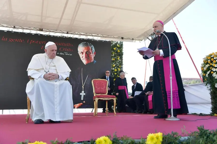 Papa Francesco ad Alessano il 20 aprile 2018 con il vescovo della diocesi di Ugento - Santa Maria di Leuca Vito Angiuli