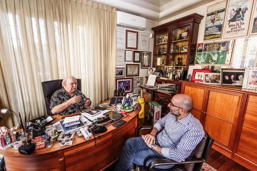 Lino Banfi con il giornalista Antonio Sanfrancesco durante l'intervista