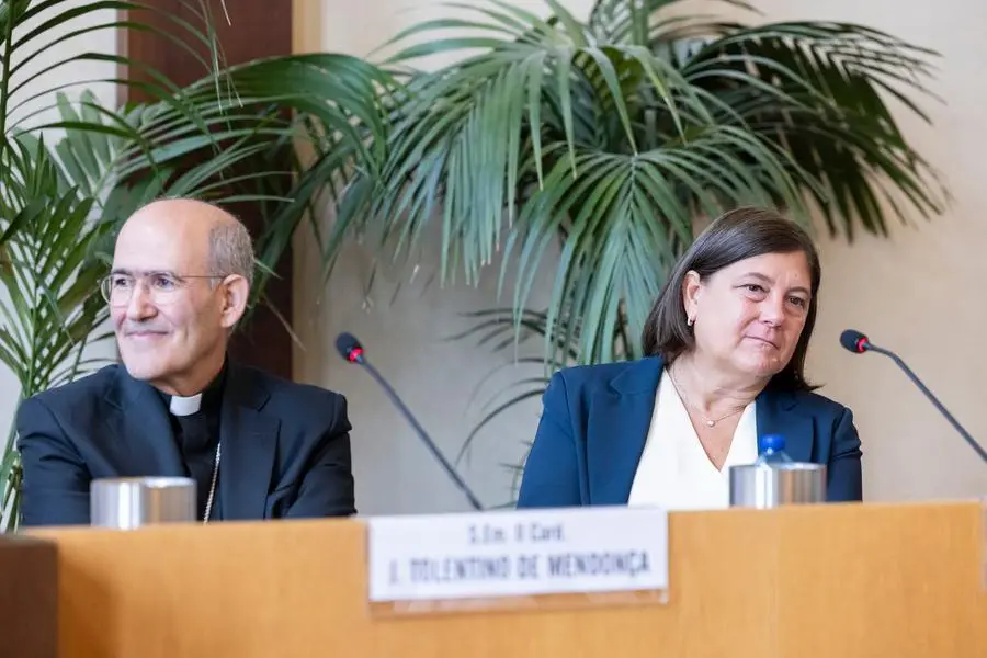 Il cardinale José Tolentino de Mendonça, prefetto del Dicastero per la cultura e l'educazione, ed Elena Beccali, rettrice dell'Università Cattolica di Milano.