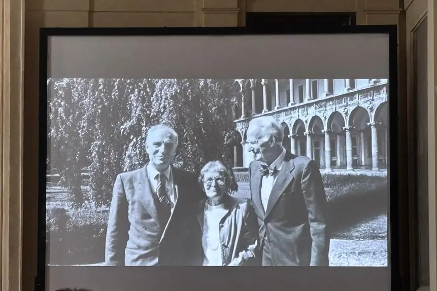 Da sinistra il dottor Umberto Veronesi, Loredana e Virgilio Foriani