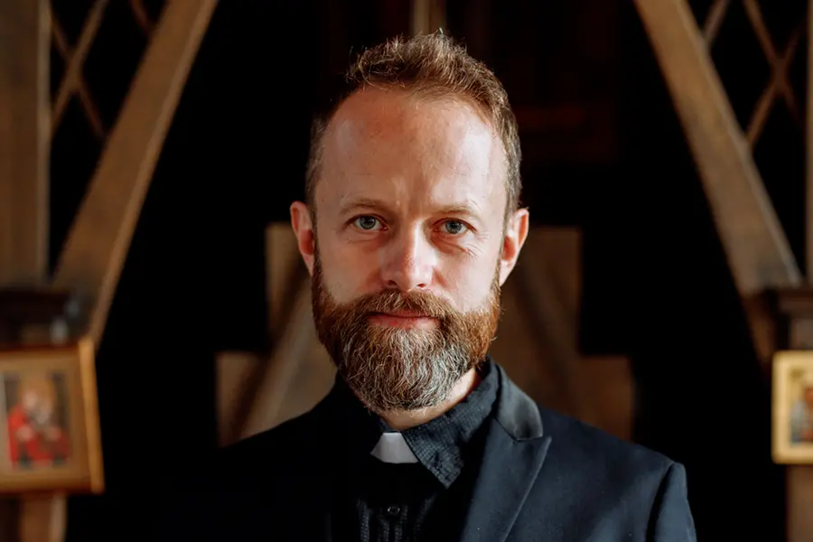 Sacerdote, quale abito? Talare, clergyman o vestiti civili?