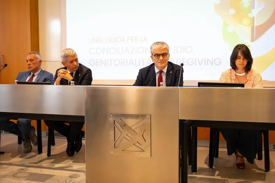 Da sinistra: il dal prorettore ai Rapporti con il Sistema Sanitario e alla Salute Giuseppe Carr\\u00E0, il direttore generale Cristiano Nicoletti, il rettore Marco Orlandi, la prorettrice alle Pari opportunit\\u00E0 e alle Diversit\\u00E0 Sveva Magaraggia