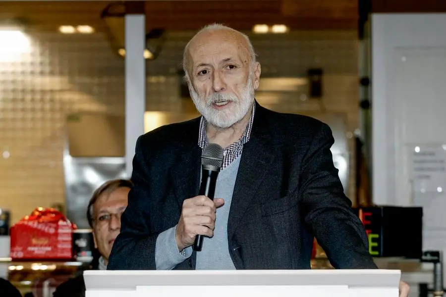 ll fondatore di Slow Food Carlo Petrini partecip\\u00F2 all\\'evento \"Natale a tavola, ieri e oggi\" presso il Refettorio Ambrosiano, In occasione dei 90 anni di Famiglia Cristiana. , ANSA