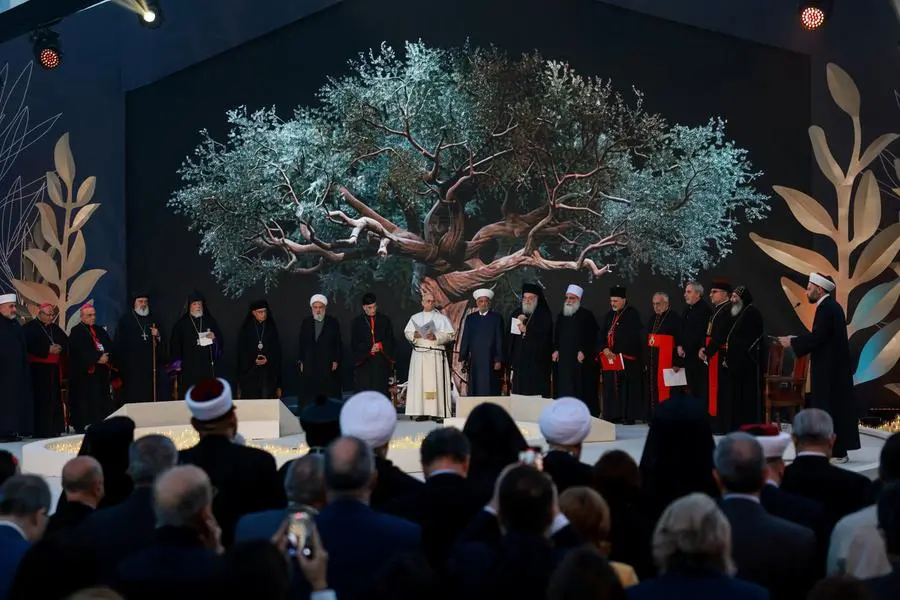 Il Papa durante l\\'incontro ecumenico e interreligioso nella piazza dei Martiri, a Beirut , REUTERS