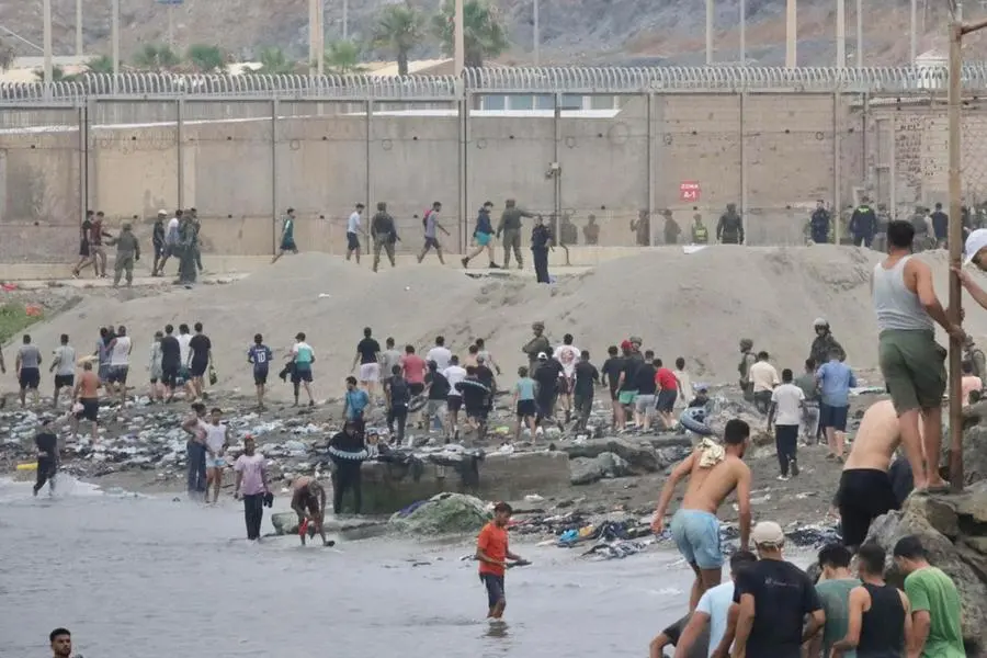 Migranti marocchini in arrivo a Ceuta a nuoto il 31 luglio 2016, sbarco a fronte del quale l'Italia annuncia la sospensione di Schengen