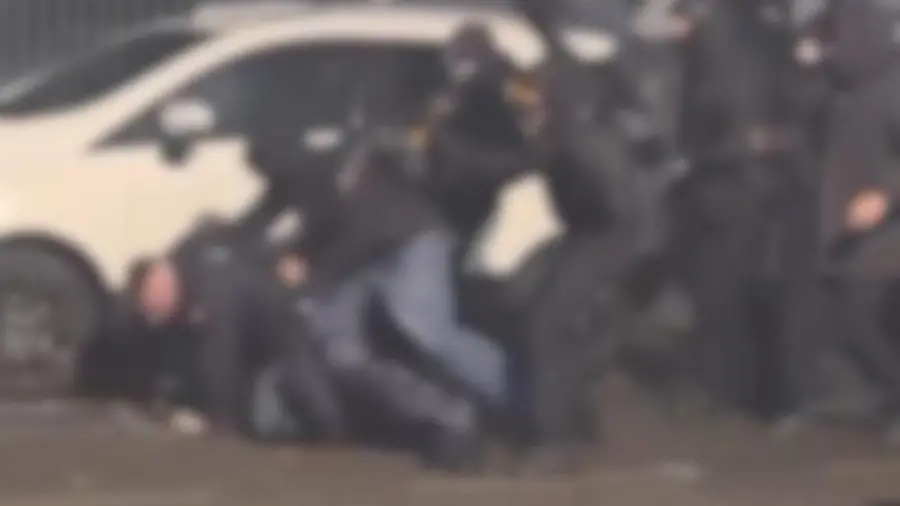 Pestaggio del poliziotto a Torino: condanna unanime