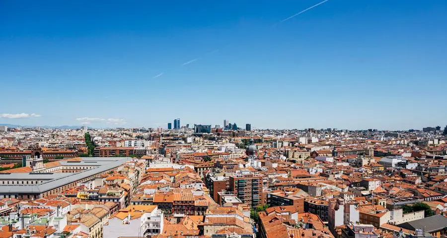 Case più fresche senza condizionatori? In Spagna creato un materiale che raffredda senza elettricità
