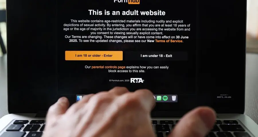 Siti porno, stop alla verifica dell’età. Ma la vera battaglia resta l’educazione