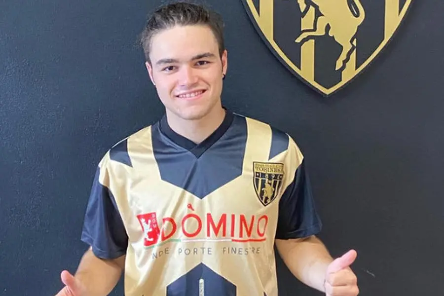 Davide Borgione, il 19enne morto a Torino in un incidente con una bicicletta. Facebook / Asd Barcanova Calcio , ANSA