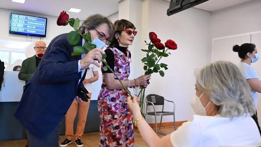 Veronica Pivetti porta il teatro al Day Hospital Oncologico