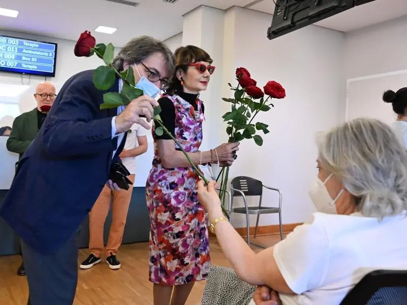 Veronica Pivetti porta il teatro al Day Hospital Oncologico