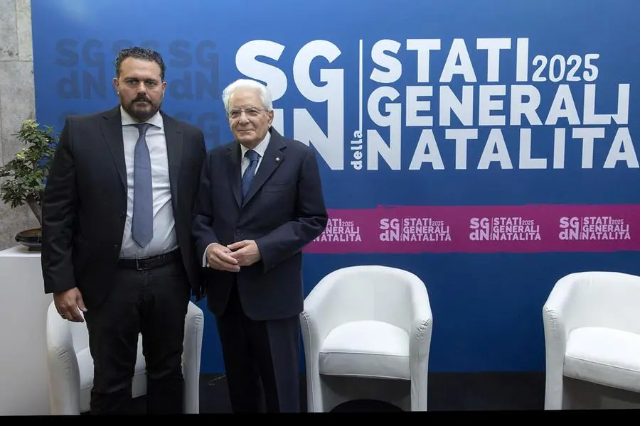 Il Presidente della Repubblica Sergio Mattarella, con Gianluigi De Palo, Presidente della Fondazione per la Natalità, in occasione della V Edizione degli Stati generali della Natalità