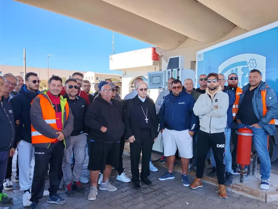 La protesta dimenticata del Sud. L’arcivescovo di San Giovanni Rotondo: «Il silenzio dei media è una scelta»