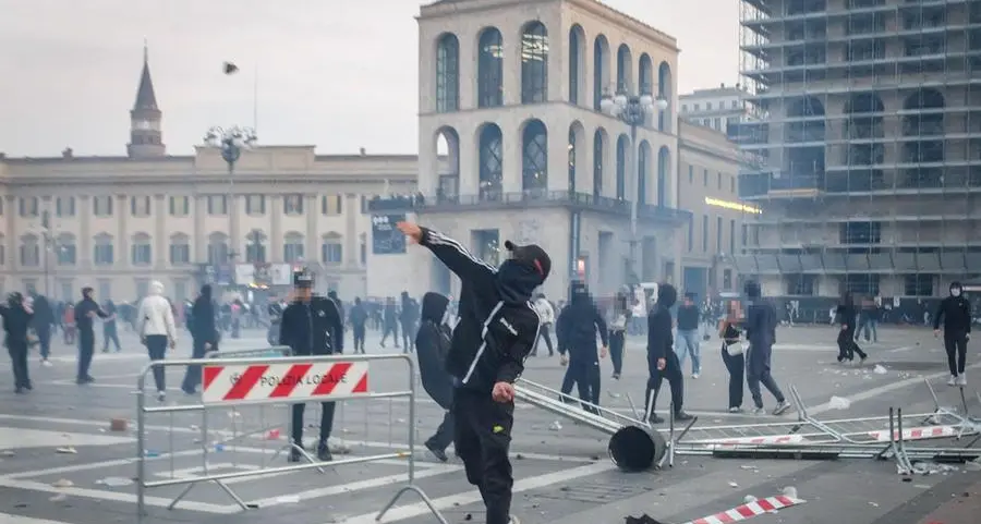 Il pifferaio della paura: quando i social trasformano i ragazzi in una folla senza controllo