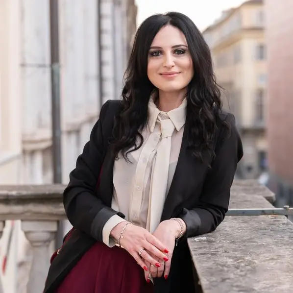 Intervista a Francesca Giannone sul suo ultimo romanzo \"Gli anni in bianco e nero\", ai primi posti in classifica. Bissera il successo della \"Portalettere\"?