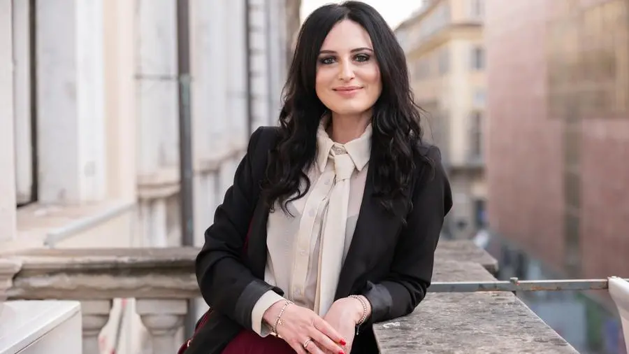 Intervista a Francesca Giannone sul suo ultimo romanzo \"Gli anni in bianco e nero\", ai primi posti in classifica. Bissera il successo della \"Portalettere\"?
