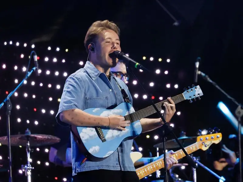 Le canzoni più ascoltate in radio nel 2025: vince Alfa, perde il rap (e Sanremo)