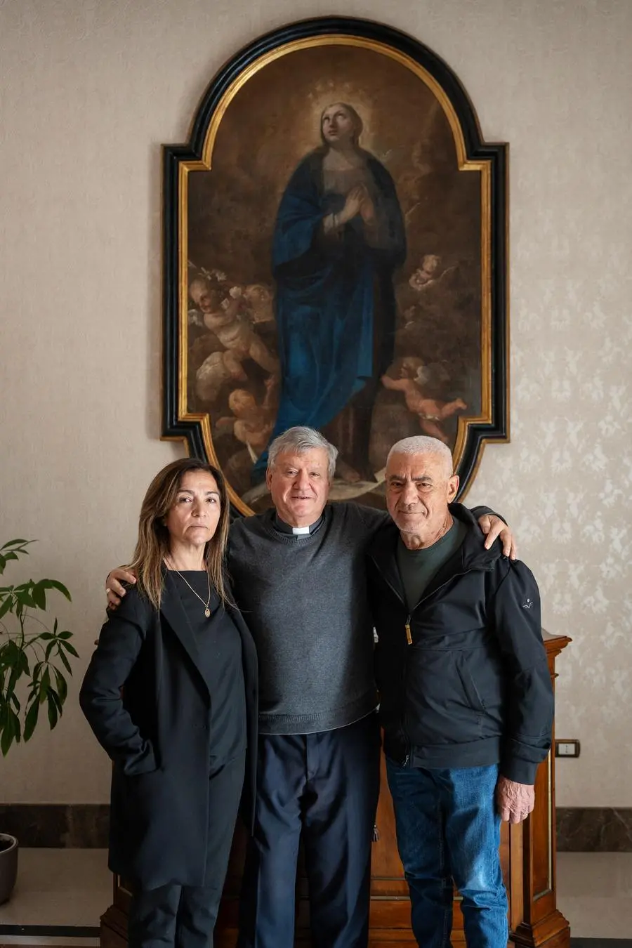 Acerra, Italy - 6 May 2026 - Mrs. Maria Sito Palma and her husband Gerardo de Maria meet the Bishop of Acerra, Monsignor Antonio Di Donna. Ph. Giulio Piscitelli