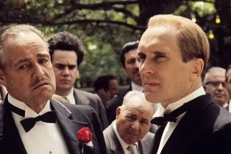 Marlon Brando e Robert Duvalll in una scena del Padrino