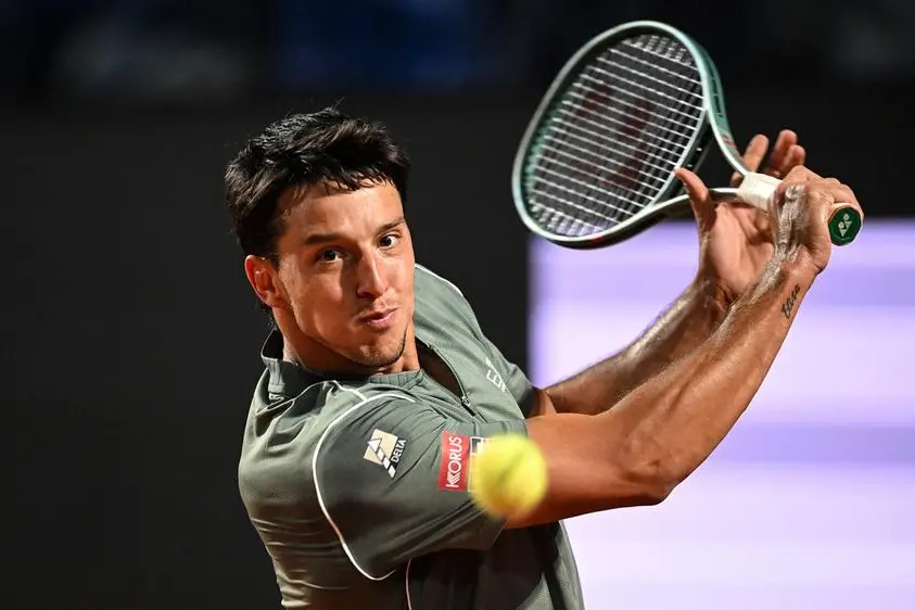 Luciano Darderi of Italy in action during his men's singles quarterfinals match against Rafael Jodar (not pictured) at the Italian Open tennis tournament in Rome, Italy, 13 May 2026. ANSA/RICCARDO ANTIMIANI