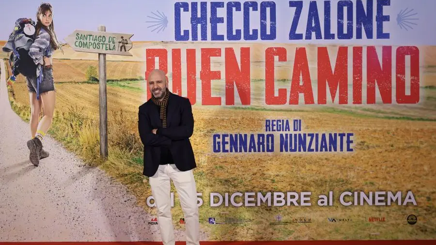 I segreti del successo di Buen Camino di Checco Zalone che batte ogni record (grazie anche a giovani e passaparola)