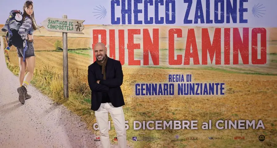 I segreti del successo di Buen Camino di Checco Zalone che batte ogni record (grazie anche a giovani e passaparola)