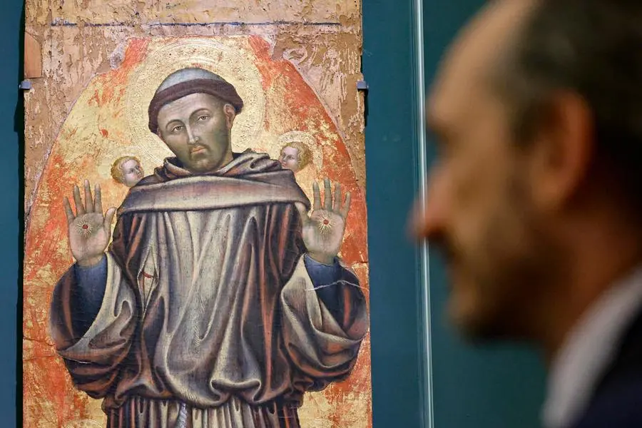 L\\u2019opera di Taddeo di Bartolo dal titolo, \\u2018San Francesco d\\'Assisi in gloria schiaccia l\\'Orgoglio, la Lussuria e l\\'Avarizia\\u2019 esposta nella mostra \\u2018\\u2019San Francesco tra Cimabue a Perugino\\u2019\\u2019 allestita a Palazzo della Minerva, Roma 10 dicembre 2024. ANSA/FABIO FRUSTACI , ANSA