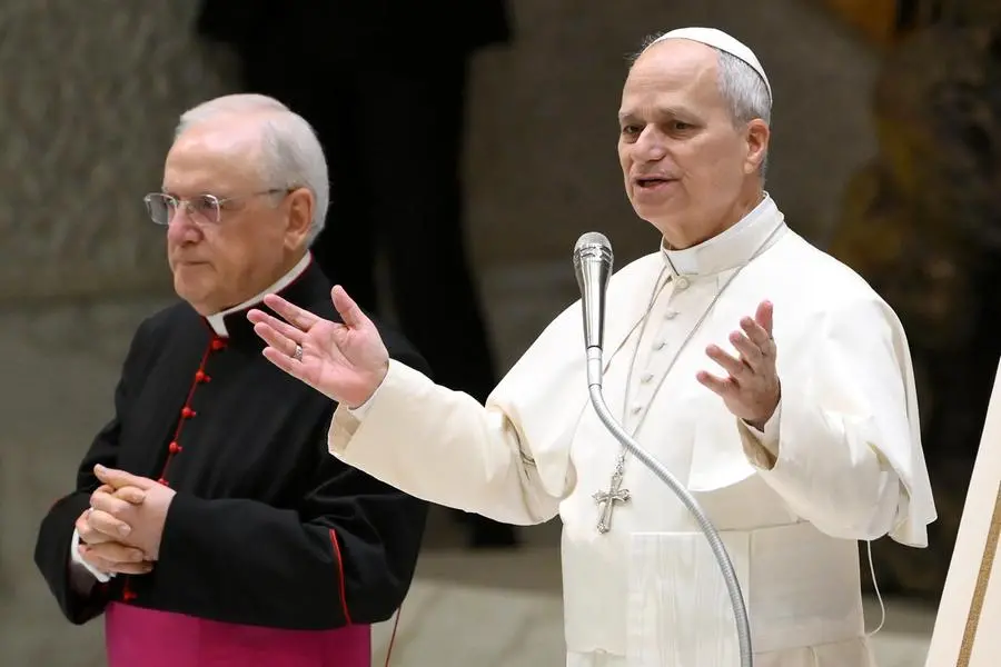Papa Leone XIV durante l\\'udienza generale nell\\'Aula Nervi in Vaticano , ANSA