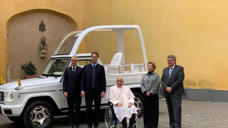 L'ultimo desiderio di Papa Francesco negato da Israele: «La papamobile-clinica non entra a Gaza»