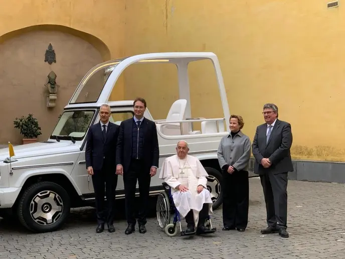 L'ultimo desiderio di Papa Francesco negato da Israele: «La papamobile-clinica non entra a Gaza»