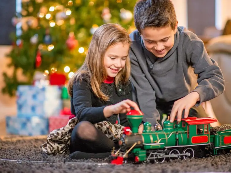 La pedagogista: «I giocattoli creano legami e insegnano una sana competizione»