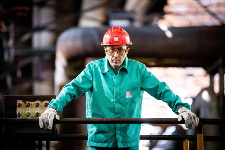 Una foto di scena di 'Palazzina Laf', di e con Michele Riondino, Roma.