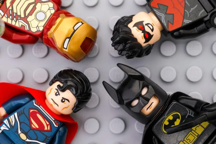 Quattro supereroi: Iron Man, Batman, Superman, Nightwing