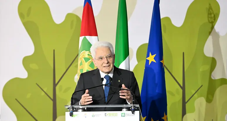 Il pioppo che sopravvisse alla diossina accoglie Mattarella: la lezione di Seveso mezzo secolo dopo