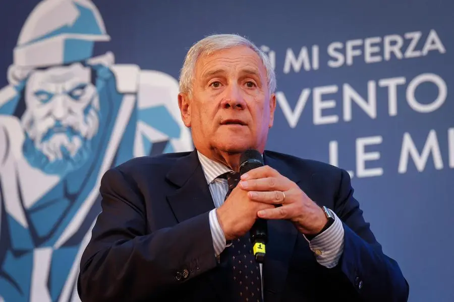 Il ministro degli Esteri Antonio Tajani durante l\\'incontro \"Itaca, viaggio tra le idee\" a Formello (Roma) . foto GIUSEPPE LAMI , ANSA
