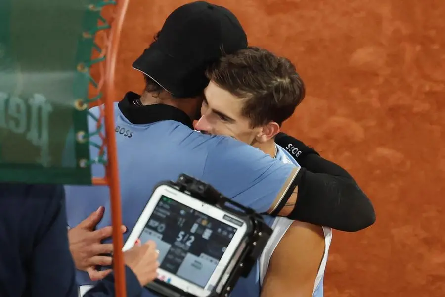 epa13014111 Matteo Arnaldi of Italy (R) hugs Matteo Berrettini of Italy (L) who suffers from an injury and retires from their Men's quarterfinal match at the French Open Grand Slam tennis tournament at Roland Garros in Paris, France, 03 June 2026. EPA/MOHAMMED BADRA