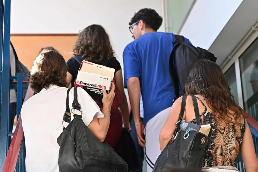 Un'immagine della Maturità 2025 con gli studenti del liceo Piero Gobetti di Torino
