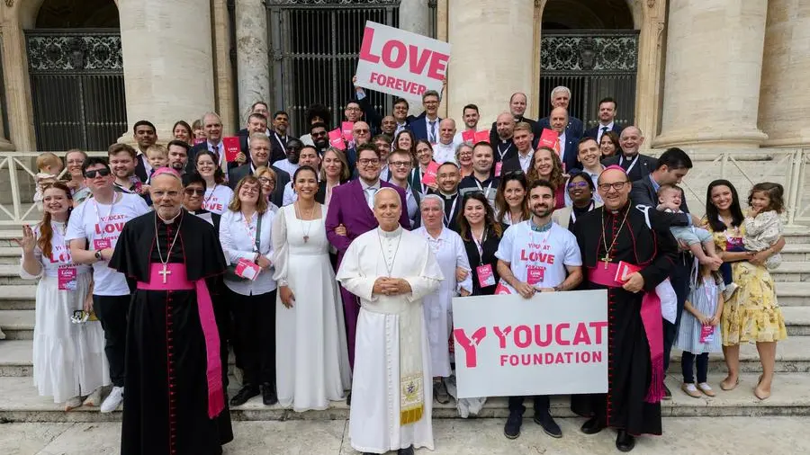 Il Papa e la promessa ai giovani che sfida il tempo: «Il vero amore è un sì che dura tutta la vita»