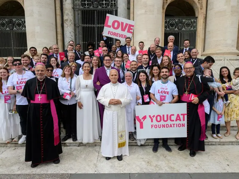 Il Papa e la promessa ai giovani che sfida il tempo: «Il vero amore è un sì che dura tutta la vita»