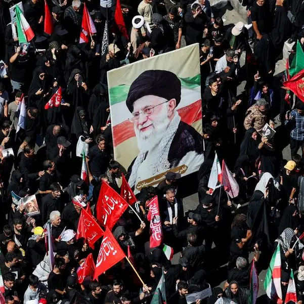 Medio Oriente di nuovo in fiamme: tornano i raid incrociati Usa-Iran. Fermo il traffico nello Stretto di Hormuz