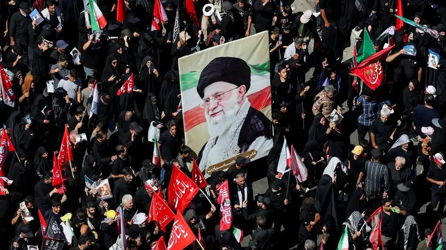 Medio Oriente di nuovo in fiamme: tornano i raid incrociati Usa-Iran. Fermo il traffico nello Stretto di Hormuz